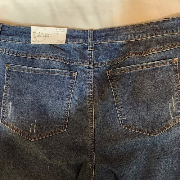 NWT Cato Mid-rise Skinny Rhinestone Embelished Jeans, Size 22WP - Picture 10 of 12